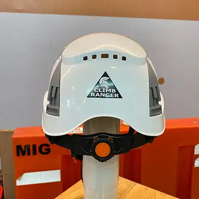 Helm climbing Climb Ranger logo Climb Ranger di bagian depan